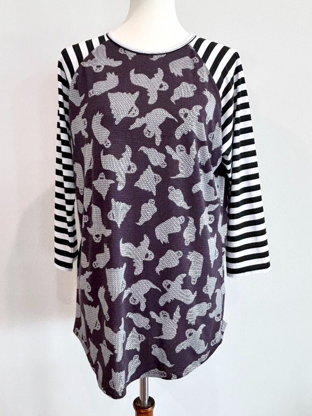 LuLaRoe Randy Raglan Tee Halloween Ghost Print Striped 3/4 Sleeve Top Women's L